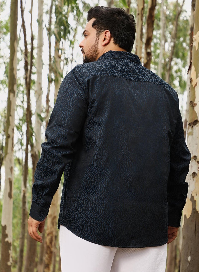 انستافاب بلس قميص رجالي أزرق داكن بنقوش جاكار متباينة - Image 5