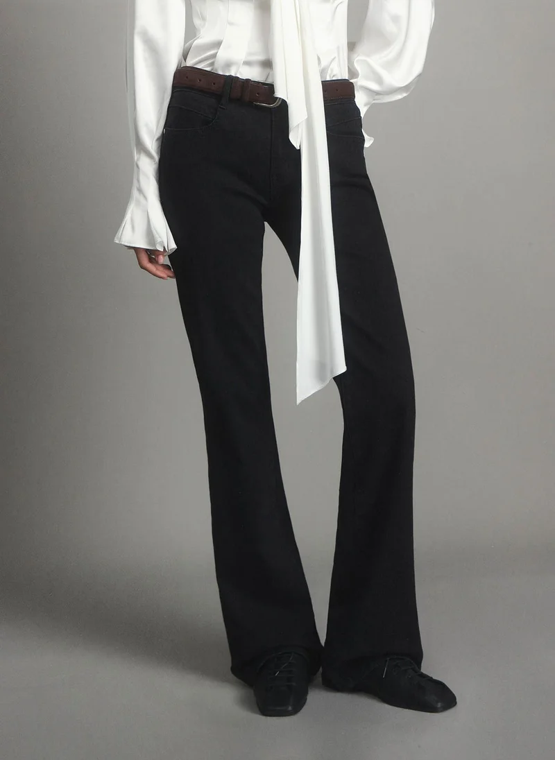 Loose-fitting low-rise jeans