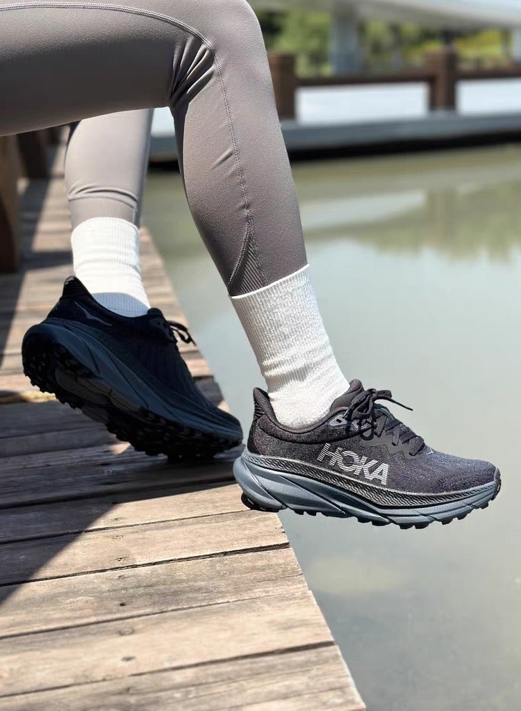 هوكا ون ون العودة إلى المدرسة* حذاء هوكا تشالنجر ATR 7 للجري في الهواء الطلق أسود - Image 4