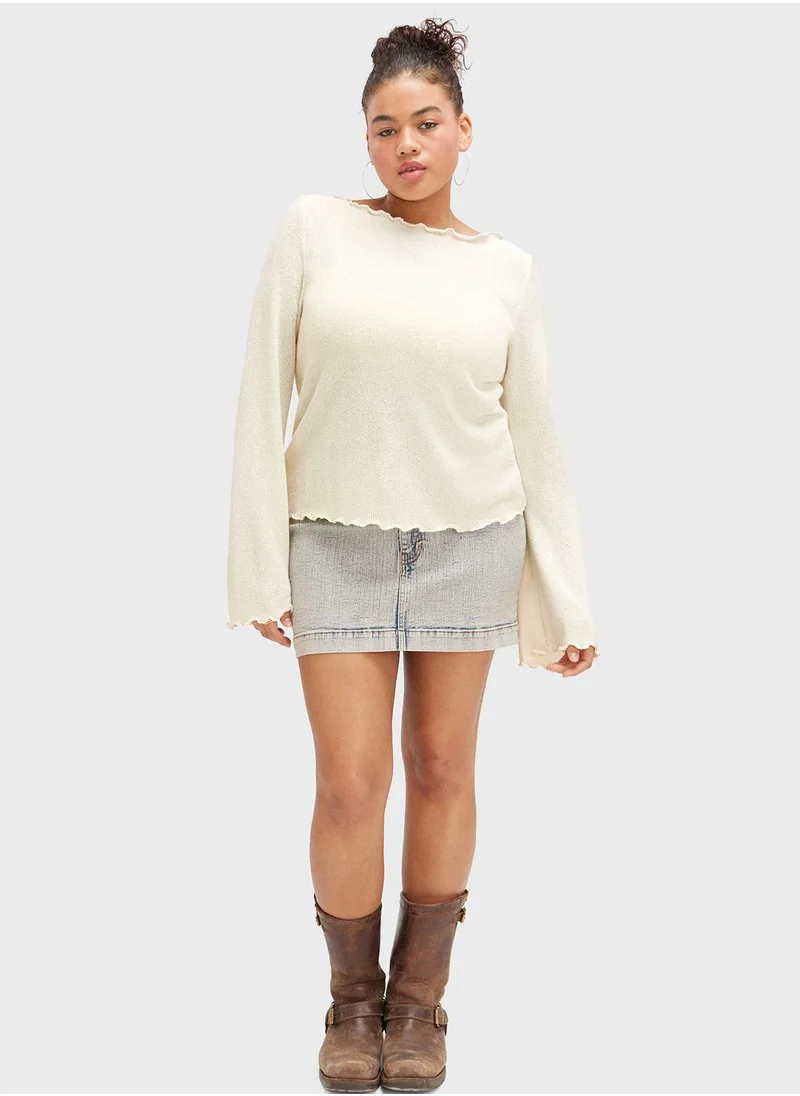 مونكي Lettuce Detail Flared Sleeve Top