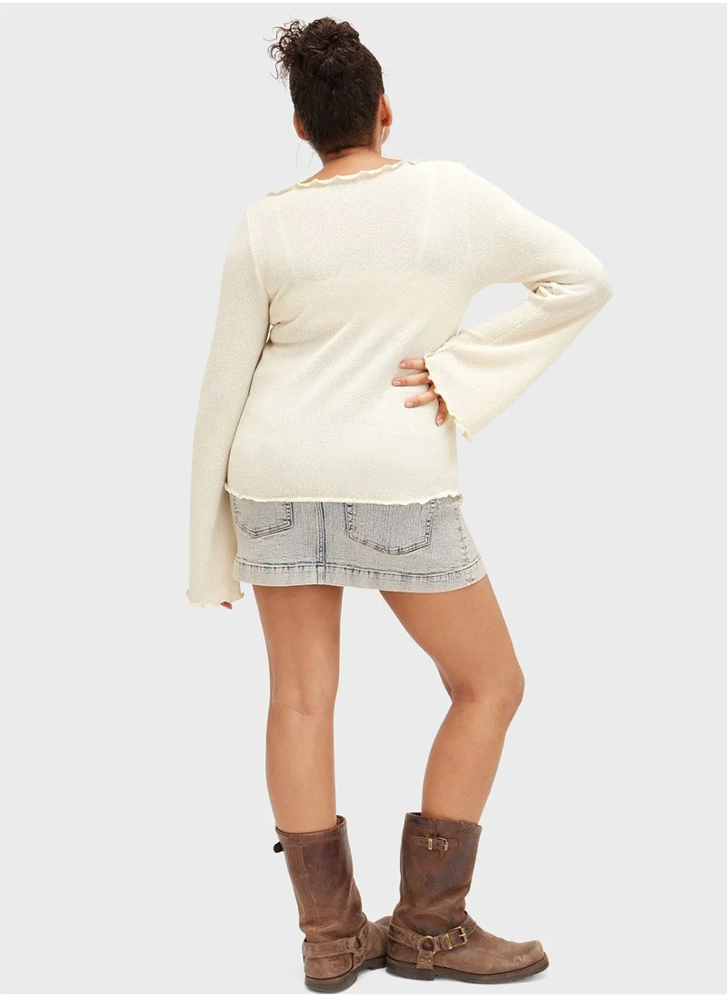 مونكي Lettuce Detail Flared Sleeve Top