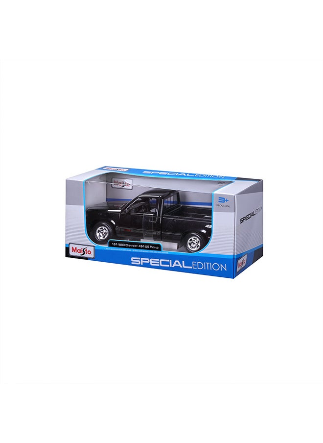 Maisto 1:24 1993 Chevrolet 454 Ss Pick-Up Black Officially Licensed Scaled Replicas of Collectible Diecast Metal Models with Exquisite Interior & Exterior Detailing for All Ages  - Image 3