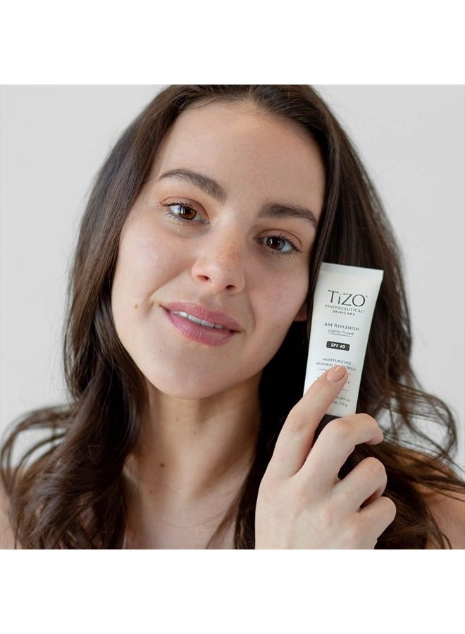 Tizo كريمات، جل، و لوشن Photoceutical AM Replenish بلون خفيف SPF 40، 1.75 أونصة سائلة - Image 4