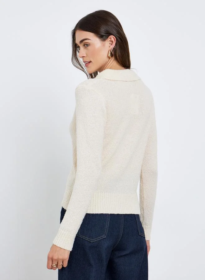 ستايلي بلوزة بتفاصيل بارزة الملمس مع أزرار