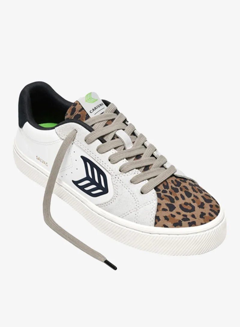 كاريوما سنيكرز سالفاس جلد أبيض بطبعة جلد الفهد وسويد أسود بشعار