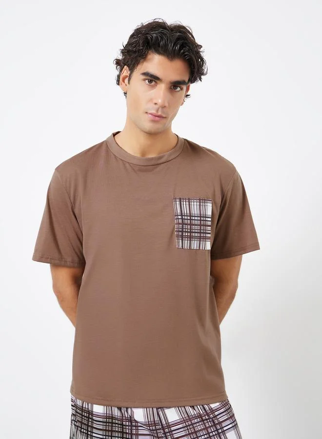 ستايلي مجموعة من شورت وتيشيرت كاروهات بقصة مريحة