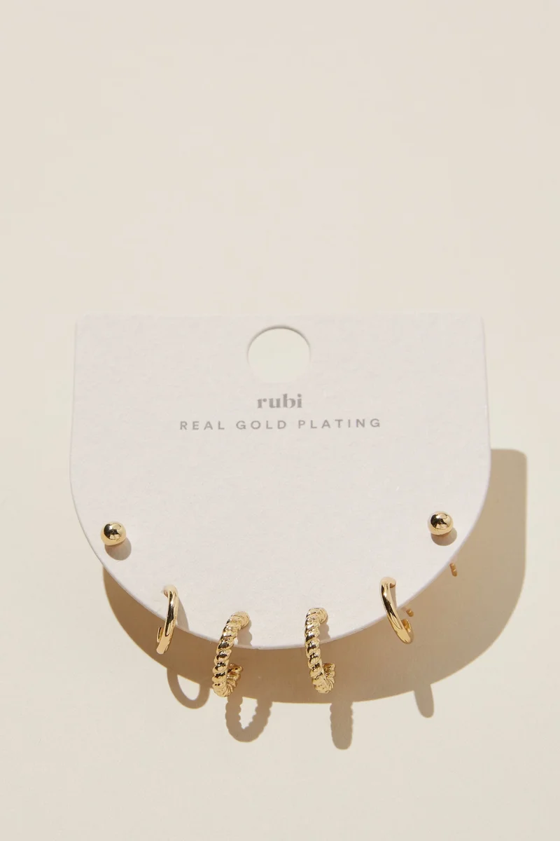 روبي ثلاث قطع أقراط صغيرة