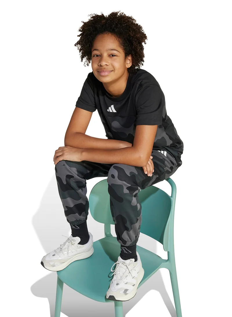 adidas تيشيرت أساسي موسمي مموه للشباب