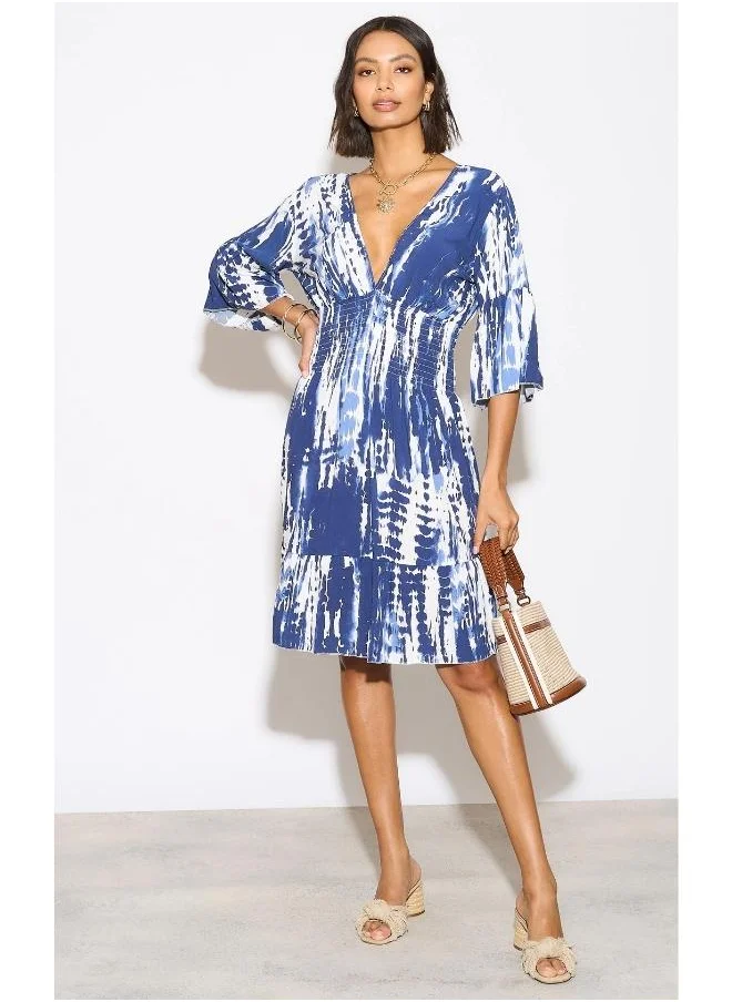 Hoxton Gal Navy & White Printed V-Neck Mini Dress with 3/4 Sleeves and Shirred Waist – Relaxed Fit