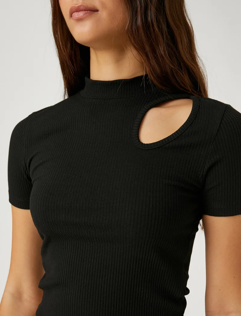 كوتون Crop T-Shirt with Window Detail High Collar Short Sleeve
