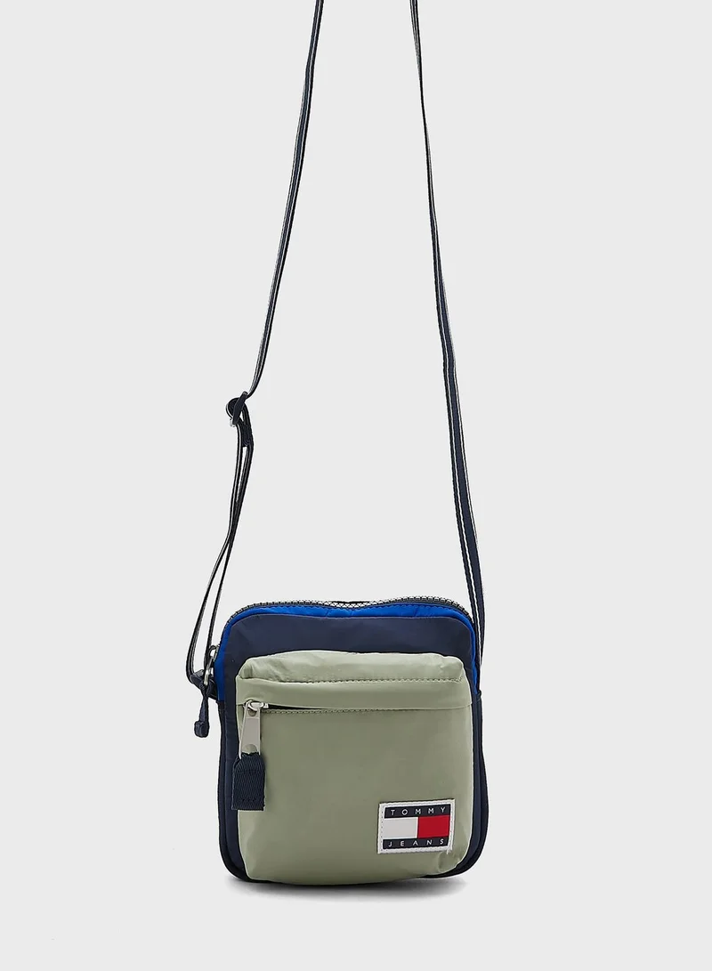 TOMMY HILFIGER Narrow Strap Messenger Bag