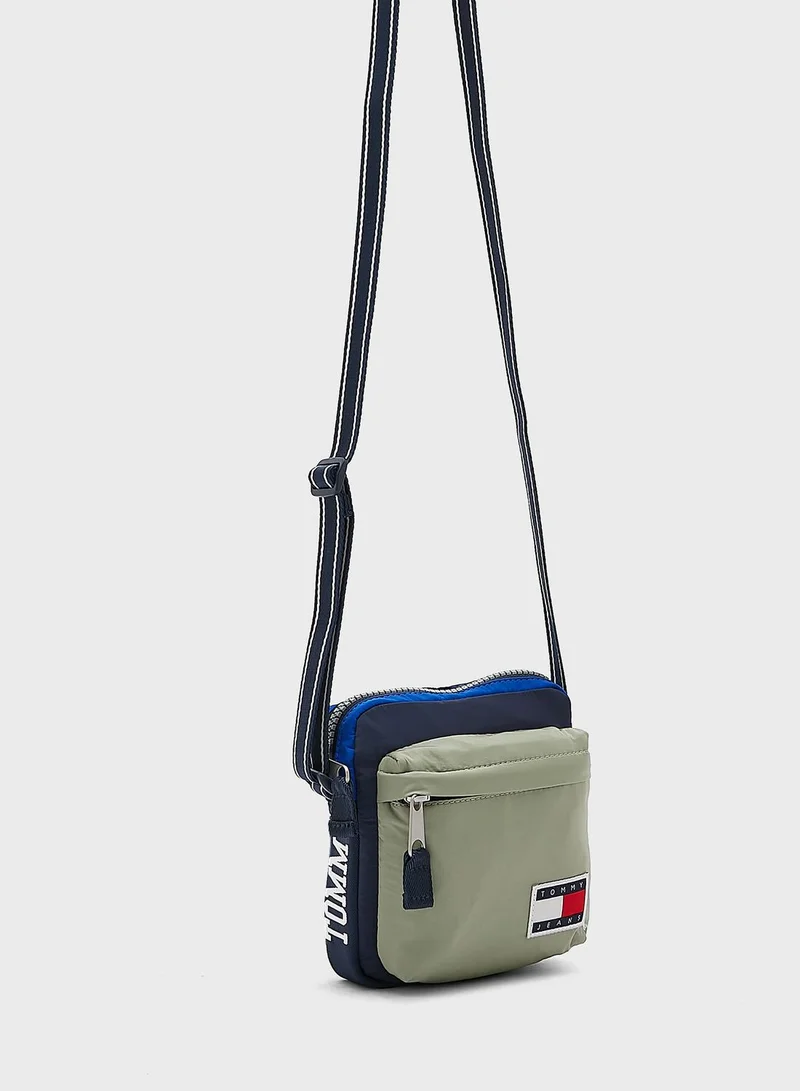 TOMMY HILFIGER Narrow Strap Messenger Bag