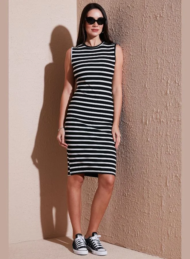 ليلا ليلى فستان قطن بقصة ضيقة وياقة دائرية مخطط للنساء