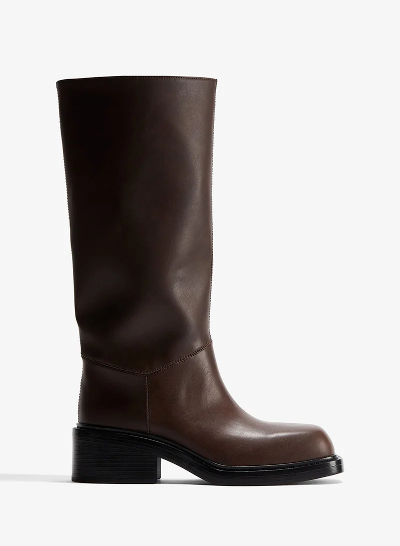 اتش اند ام بووت بكعب عريض