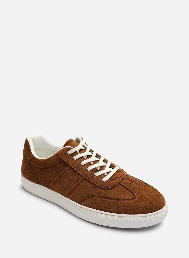 ويرز ذات فروم Clark Low Cut Lace Up Trainers
