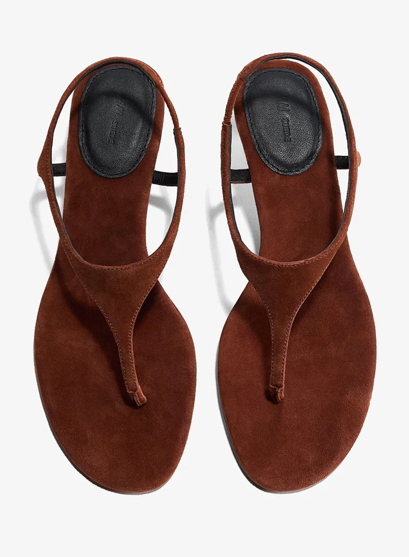 اتش اند ام صندل بكعب من الجلد السويدي