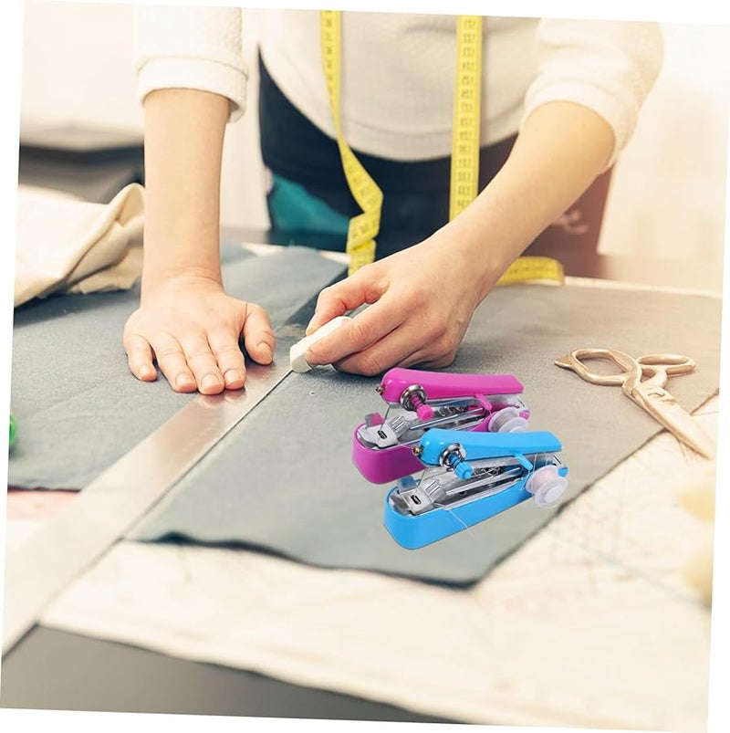آلة الخياطة المحمولة الزرقاء اليدوية أداة خياطة أساسية مدمجة للمشاريع DIY - Image 5