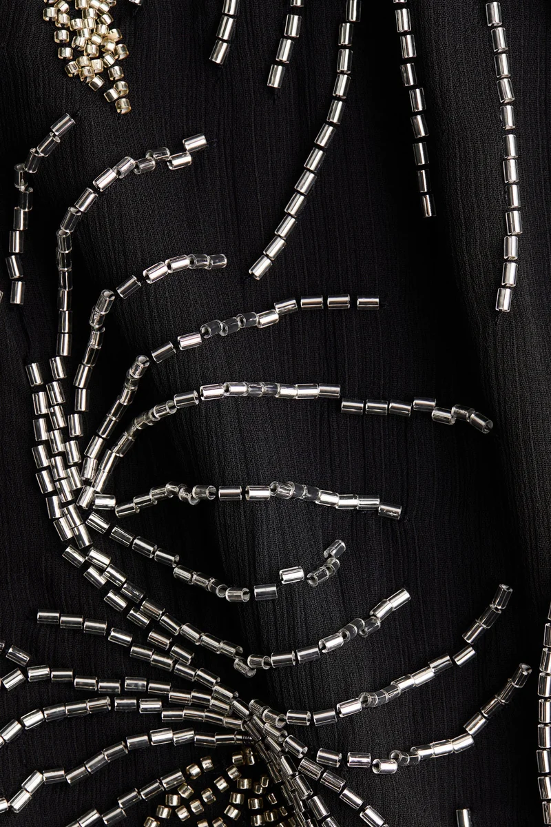 اتش اند ام فستان مطرز بقبة هالتر