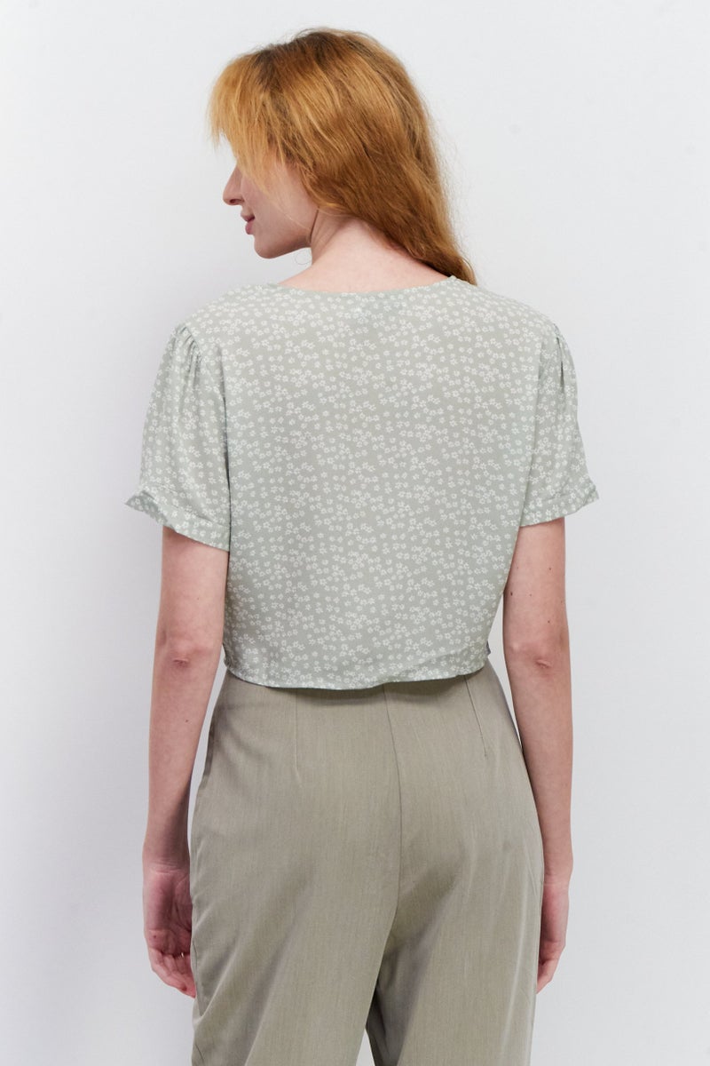 NA-KD بلوزة مزخرفة بأكمام قصيرة على شكل حرف V للنساء، ساج - Image 2