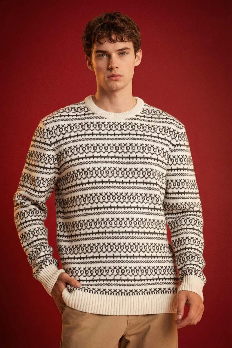 ديفاكتو Standard Fit Knitwear New Year Pullover