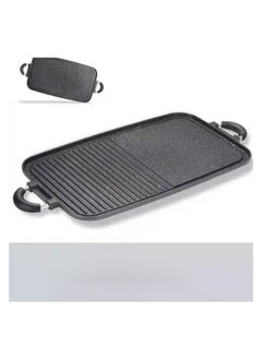 Flat grill with a base that distributes heat throughout the grill