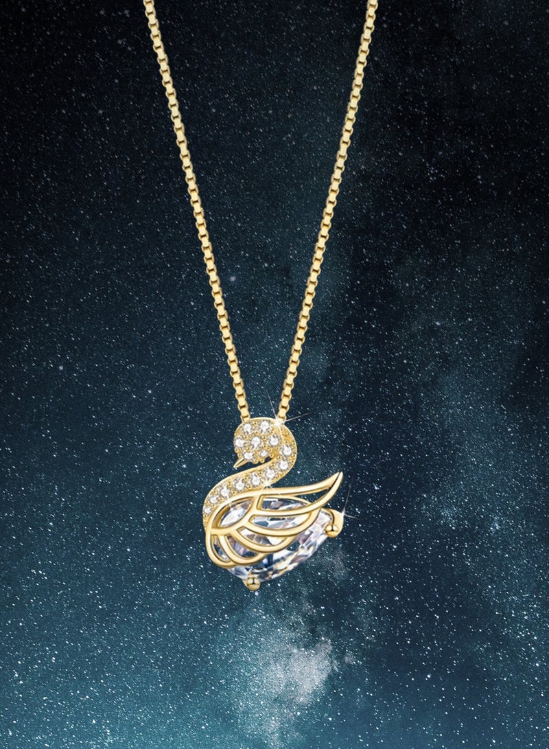 كيڤ كيڤ سوارة كريستال البجع - سلسلة من التيتانيوم الفولاذي المطلي بالذهب عيار 18 قيراطاً، هدية عيد الحب وعيد الميلاد، مناسبة للنساء والفتيات - Image 1