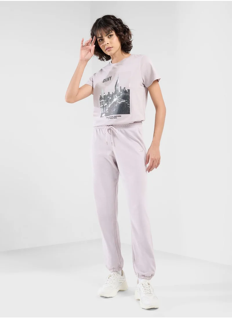 دكني Crew Neck Logo Graphic T-Shirt