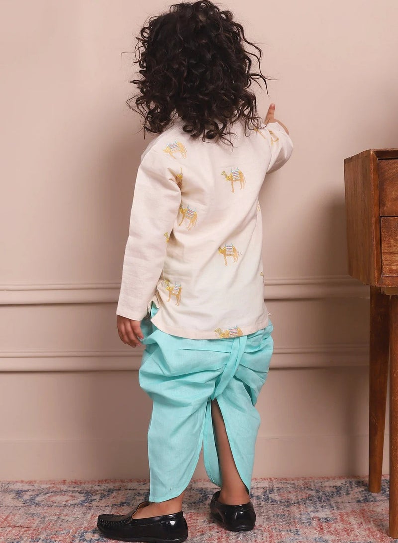 بولكاتوتس بلوزة أنجراكا مطرزة باللون الجمل بأكمام طويلة من Polka Tots مع دوتي - كريمي (2 سنة - 3 سنوات)  - Image 3