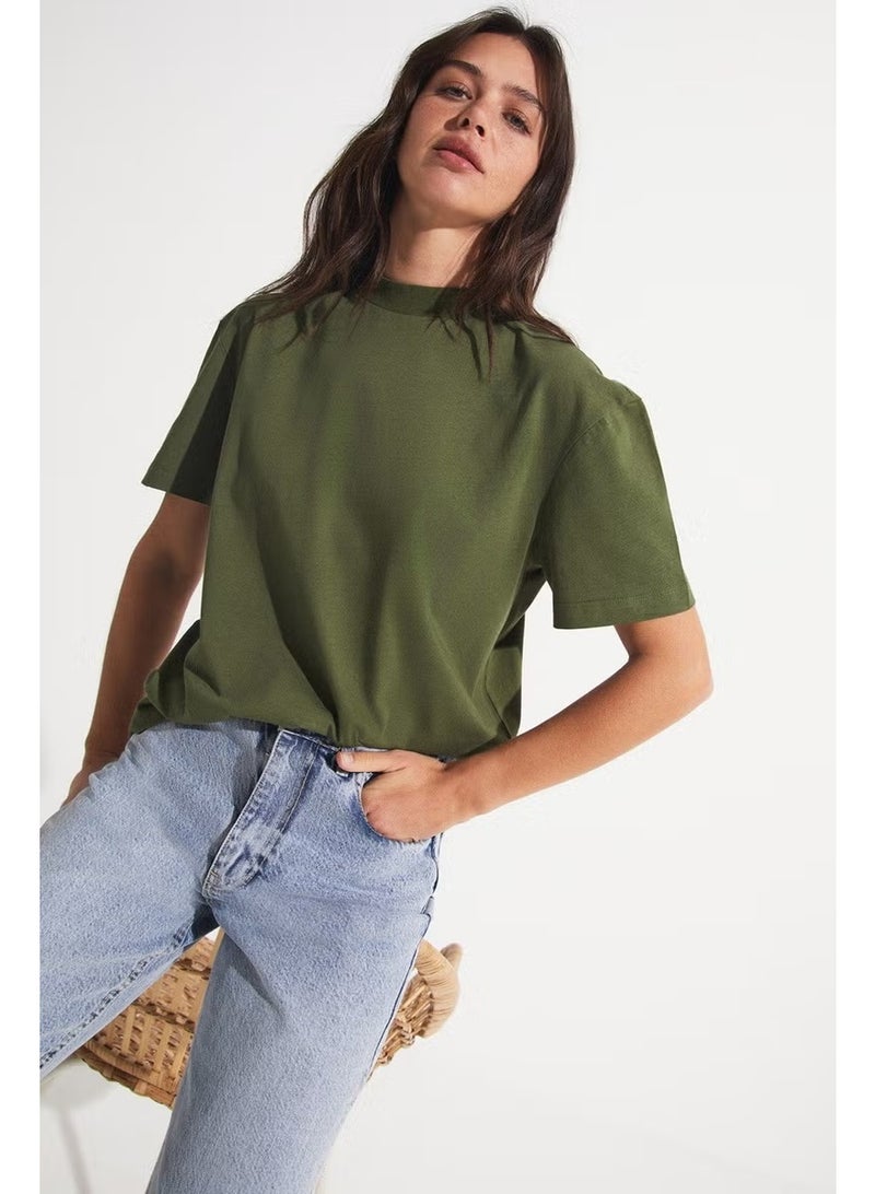 JUNE Basic Ribbed Collar T-Shirt - Image 3