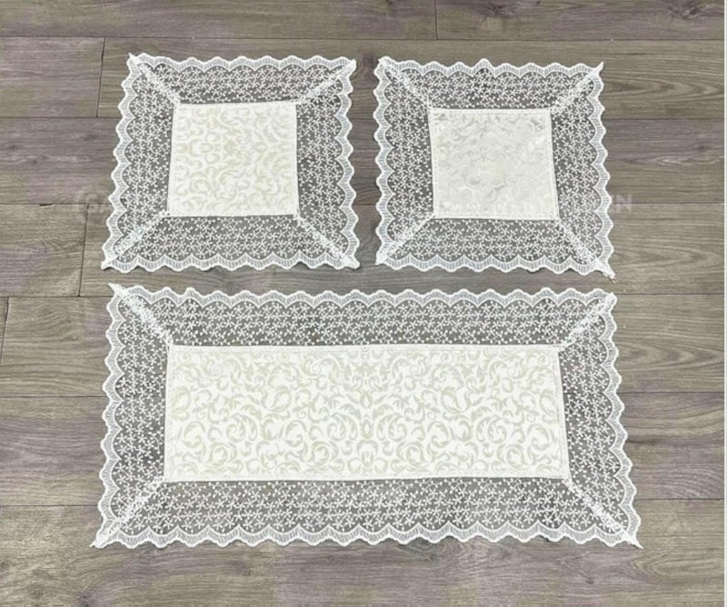 طقم مفارش طاولة دانتيل عادي، 3 قطع، مفارش مربعة 40 × 40 سم ومفارش طويلة 90 × 45 سم، أبيض.