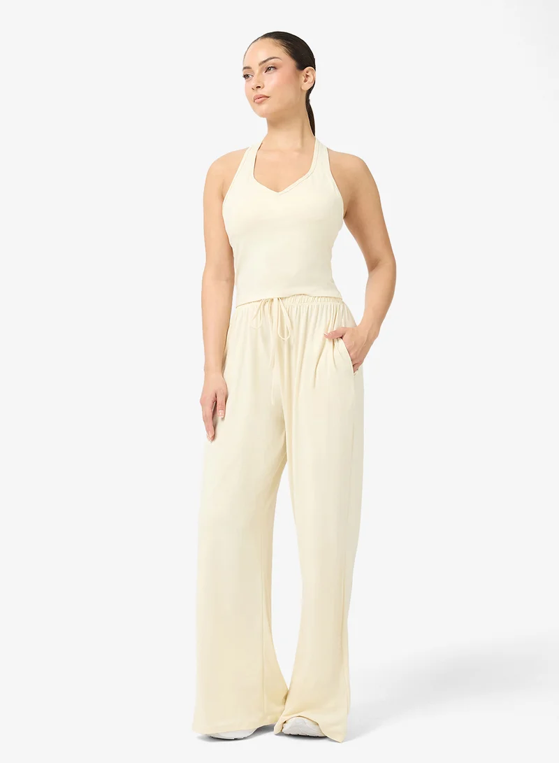 فورورد طقم بلوزة بدون أكمام بياقة هالتر و بنطلون واسع الساق بلمسة ناعمة