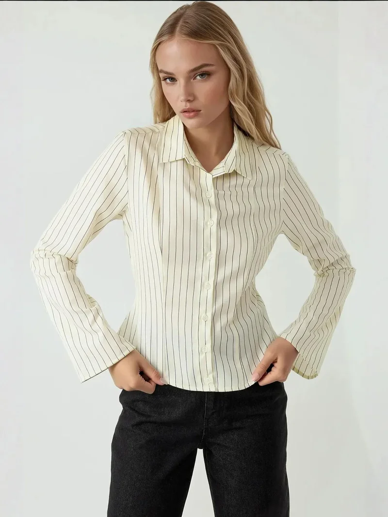 زوبعة قميص مخطط بقصة ضيقة