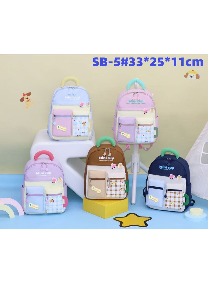 Trend A small nursery bag with a practical design and two pockets, suitable material for nursery, club and trips.