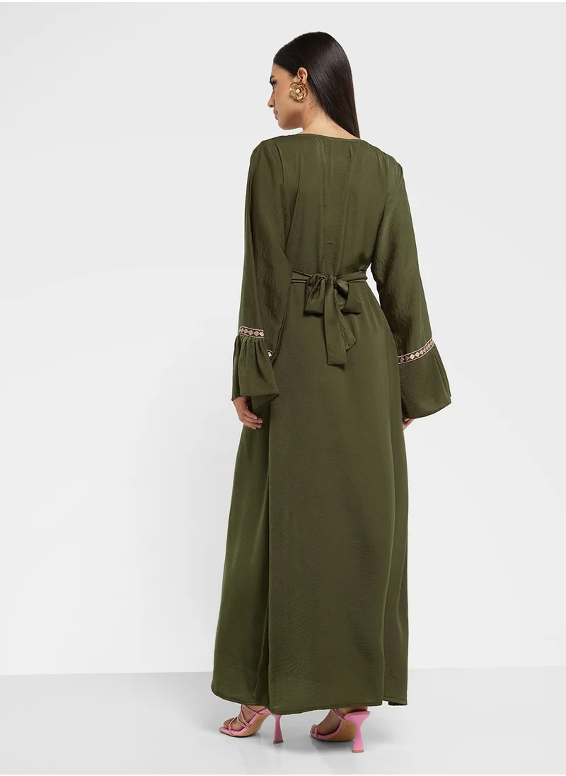 هيا كلوزيت Emroidered Belted Jalabiya