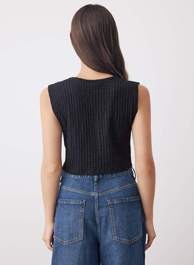 trendyol Black Textured Buttoned Fitted Crop Stretchy Knitted Blouse Vest - Image 4