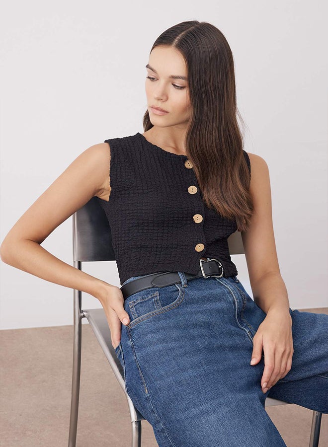 trendyol Black Textured Buttoned Fitted Crop Stretchy Knitted Blouse Vest - Image 1