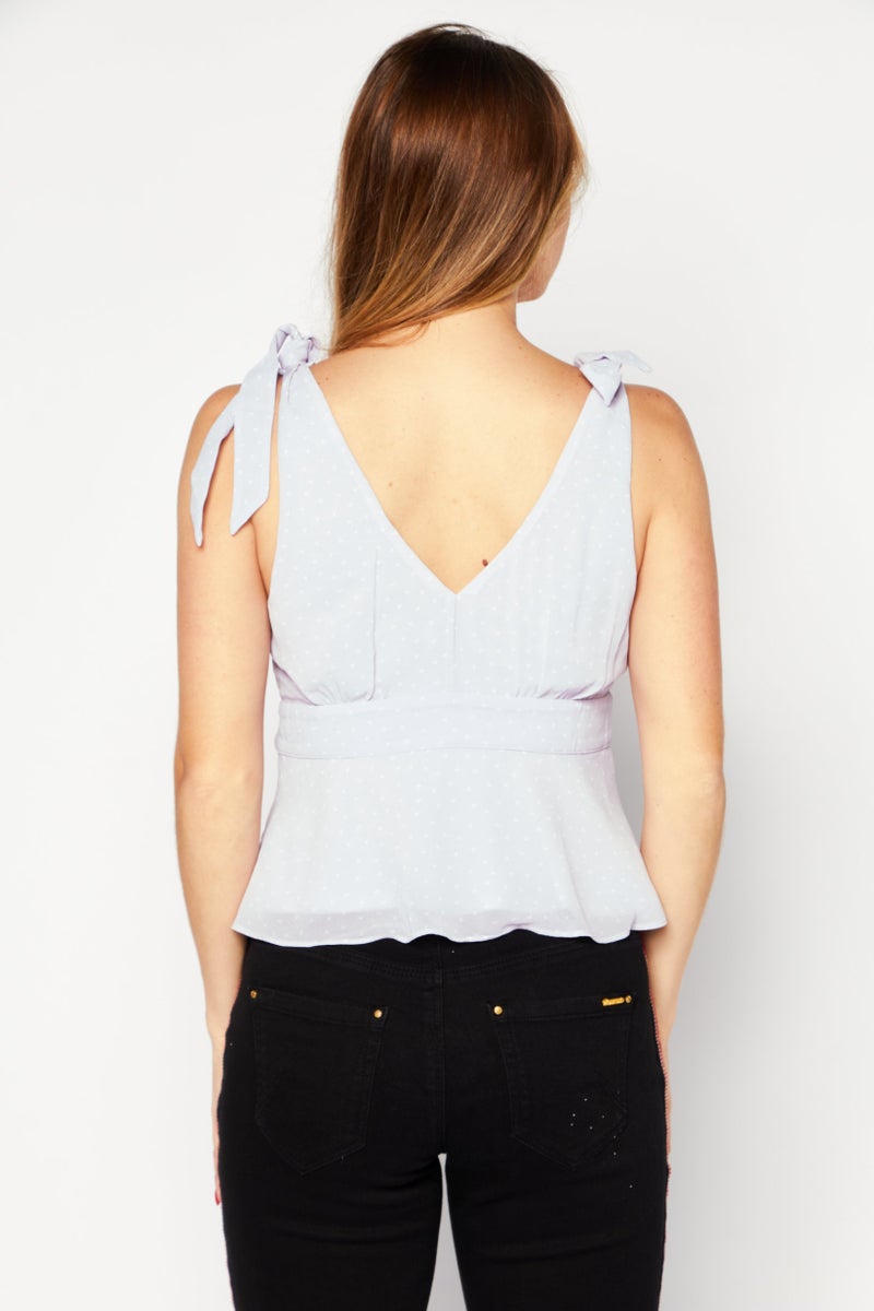 NA-KD باملا × NA-KD ريبورن بلوزة نسائية بدون أكمام على شكل V بطباعة شاملة، لافندر - Image 2