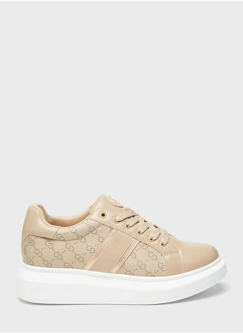 سيليست Lace Up Low Top Sneakers