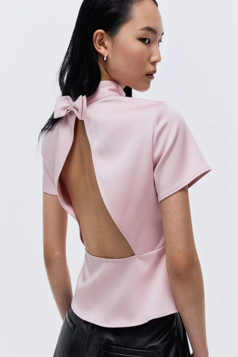 اتش اند ام بلوزة بظهر مفتوح