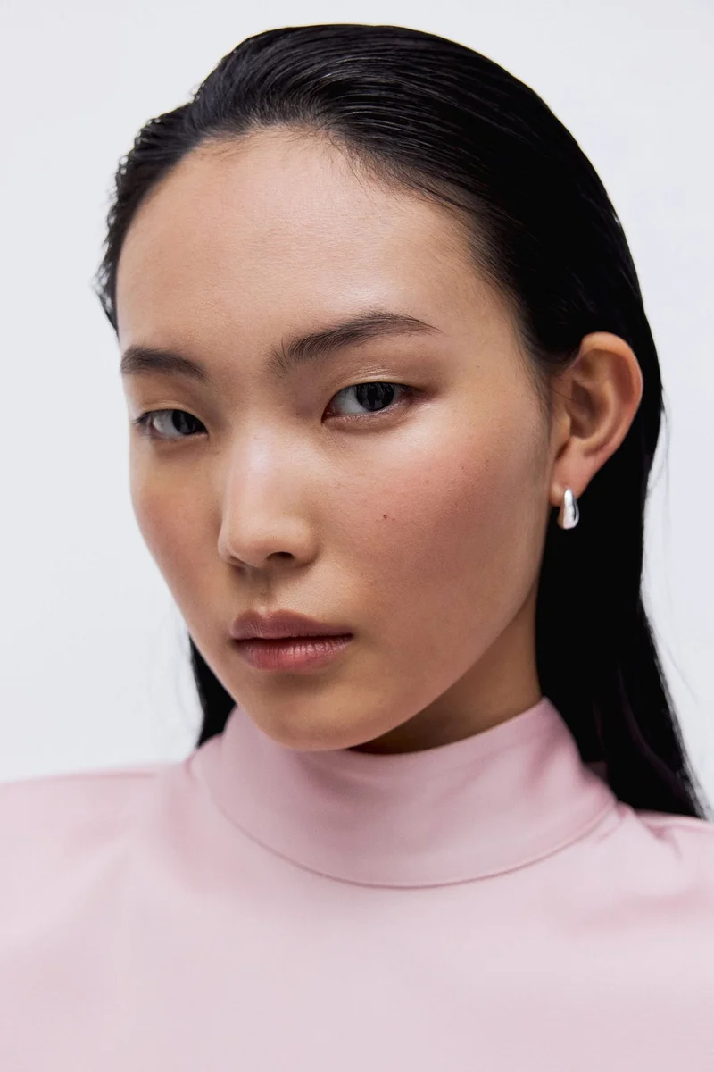 اتش اند ام بلوزة بظهر مفتوح