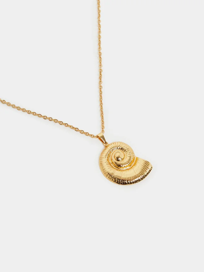 Styli Styli Shell Design Pendant Necklace and Stud Earrings Set