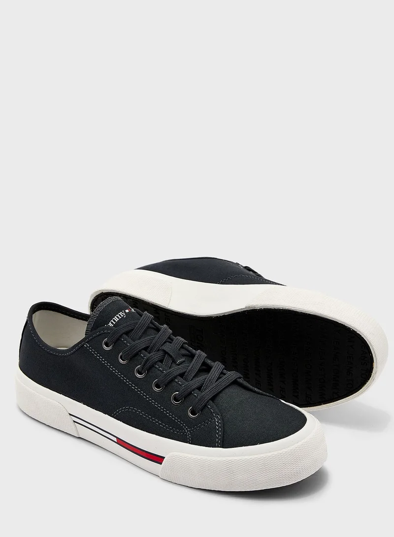 TOMMY HILFIGER Logo Low Top Sneakers