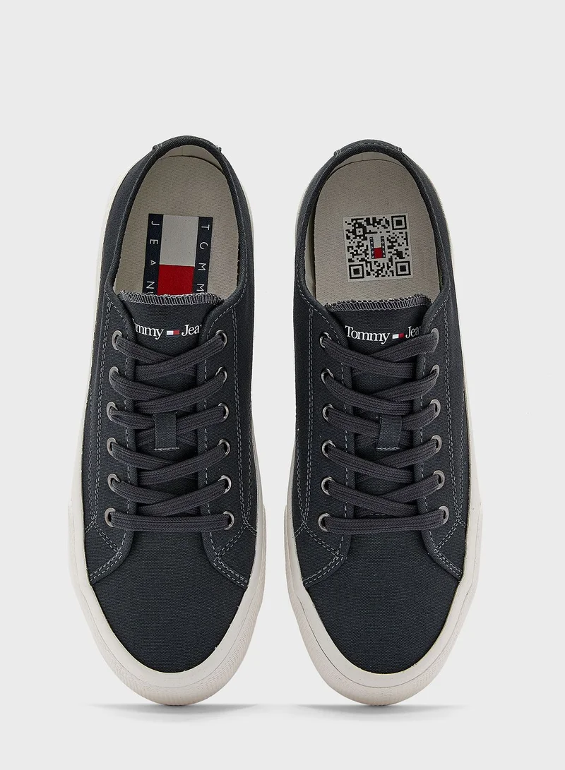 TOMMY HILFIGER Logo Low Top Sneakers