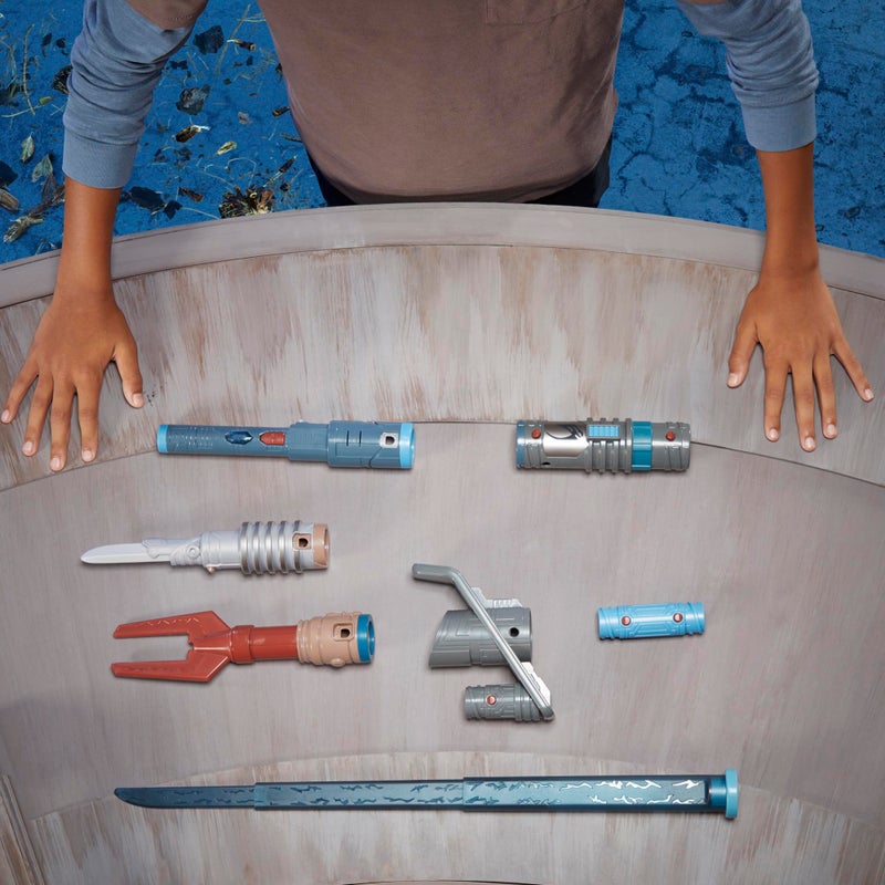 STAR WARS Lightsaber Forge Ultimate Mandalorian Masterworks Set, Officially Licensed Electronic Lightsaber, Toys for Boys and Girls, 4+ Years - Image 2