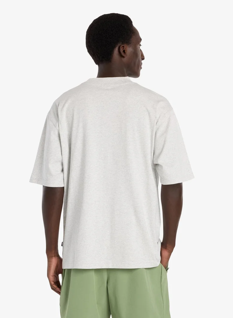 نيو بالانس تيشيرت واسع من غيكا لاين أب