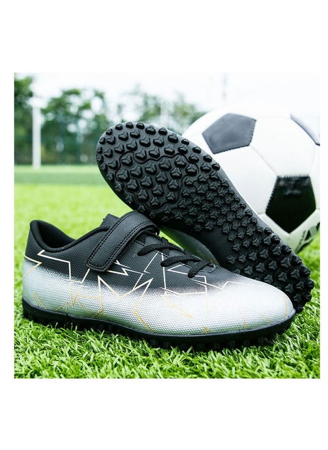 Non slip low top Football boot