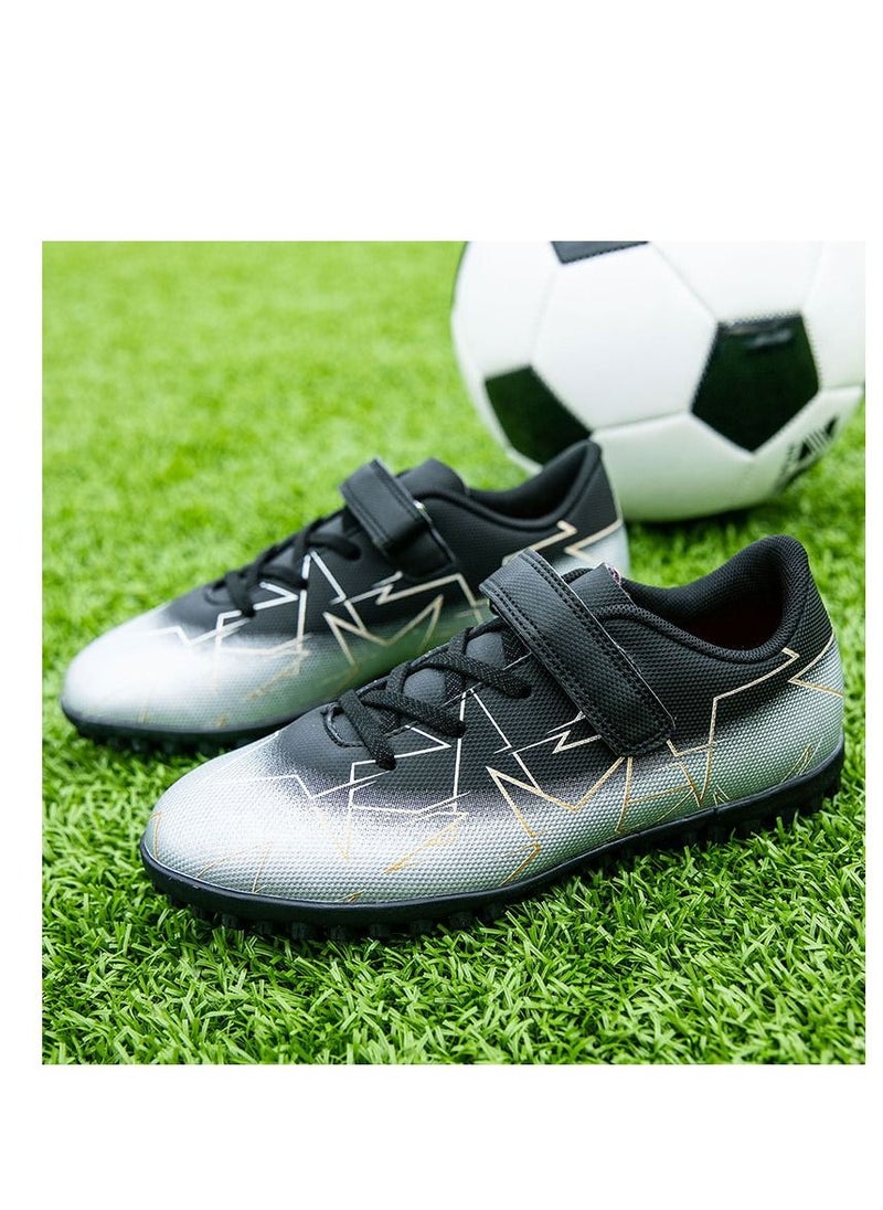 Non slip low top Football boot