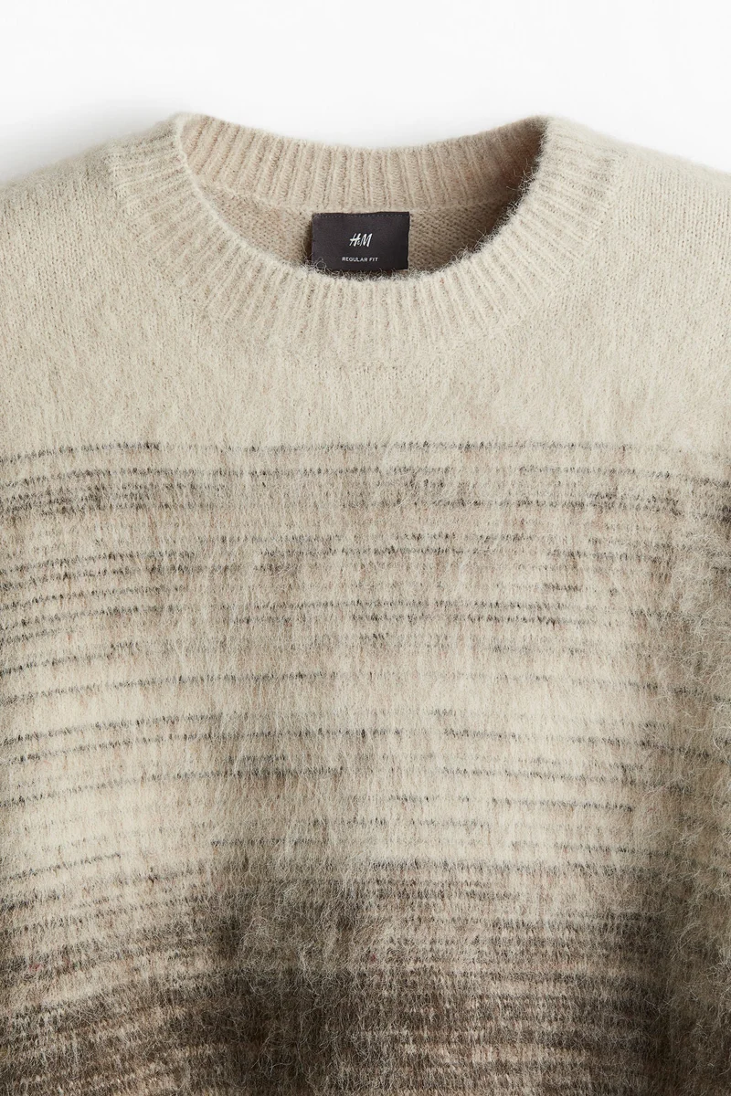 اتش اند ام كنزة من نسيج بارز بقصة عادية