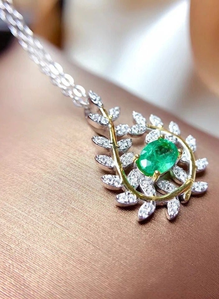 OtherMax 925 silver necklace crowned with an emerald stone - Image 2