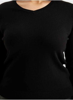 DeFacto Basic V-Neck Sweater  - Image 3